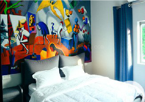 监利对于酒店的墙体彩绘而言更注重哪些方面？